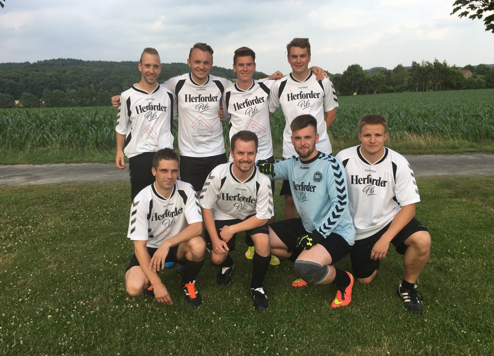 Fussball-Truppe des TV Brokhausen war bei der Hüttengaudi in Mosebeck dabei