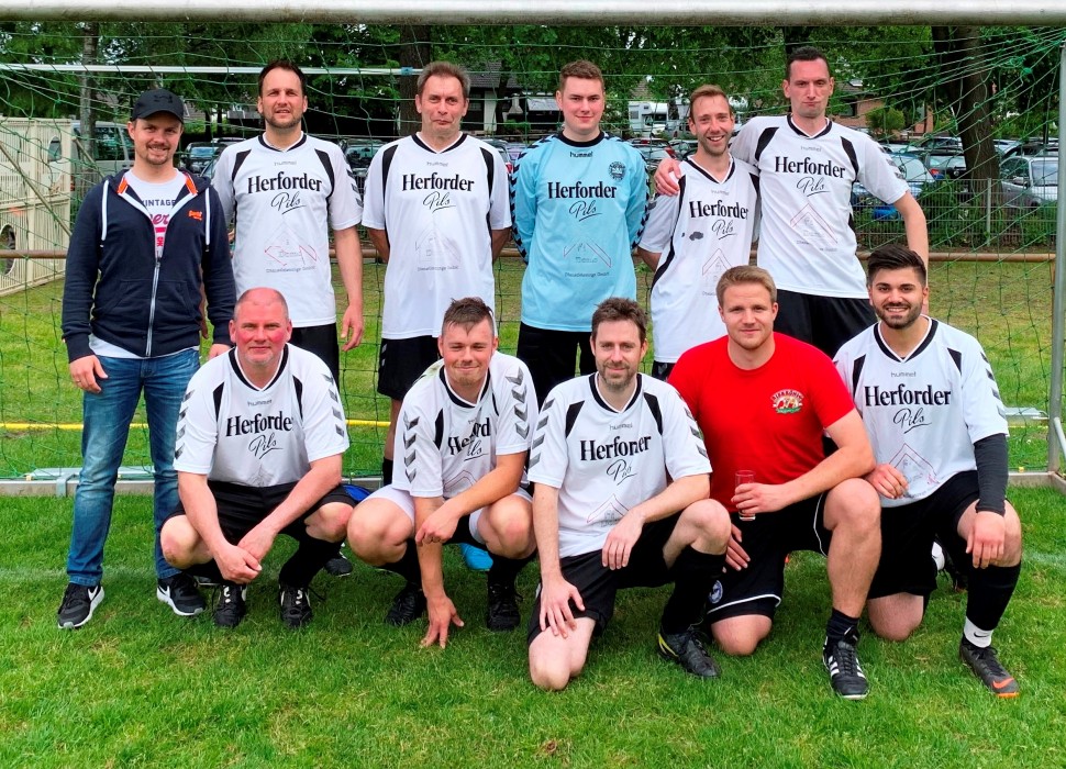 Fussball-Truppe nahm am Hobby-Turnier des SuS Pivitsheide teil